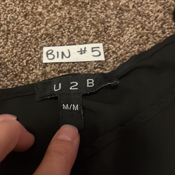 2/$20 Medium Crop tank - Picture 2 of 3